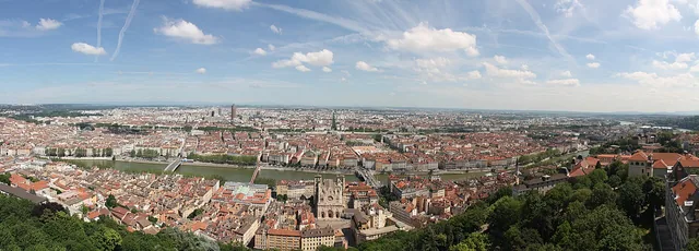 01. Panorama de Lyon pris depuis le toit de la Basilique de Fourvière.jpg
